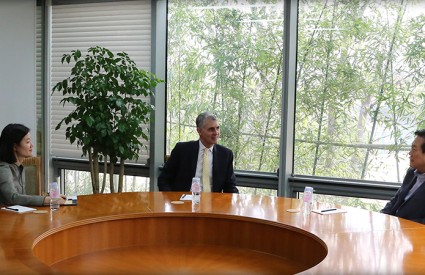 A Meeting with Mr. Mitchell Moss, Minister-Counselor for Public Diplomacy, U.S. Embassy, Seoul