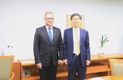 A meeting with the Ambassador of the Czech Republic to the Republic of Korea
