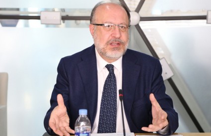 Joseph Kéchichian, “Succession Problems in the Arab Gulf States”