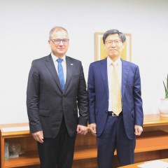A meeting with the Ambassador of the Czech Republic to the Republic of Korea
